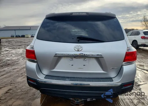 2011 Toyota Highlander Base z USA, uszkodzony, nr VIN 5TDBK3EHXBS089773